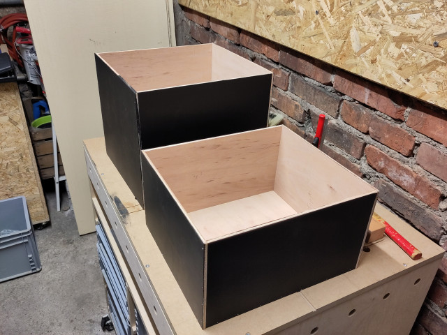 Boxenhälften aus Sperrholz