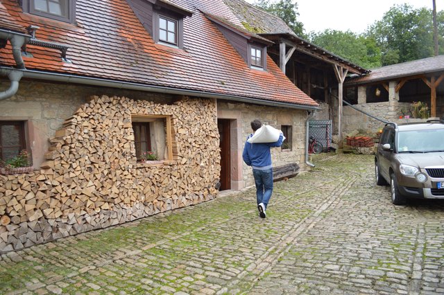 Vor dem Brauen ist Malz schleppen angesagt