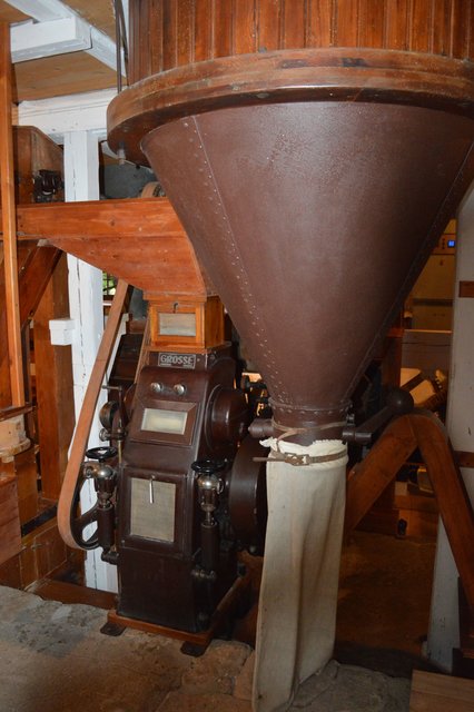 Geschrotet wurde in einer alten Wassermühle mit etlichen museumsreifen Geräten