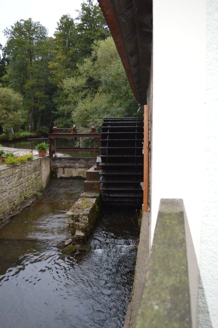 Leider führt die Ilm zur Zeit zu wenig Wasser, daher stand das Rad still, aber Strom gibt es hier dann auch schon