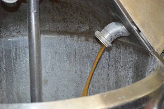 DSC_0024.jpg (901.79 KiB) 7977 mal betrachtet Würze zirkulieren - leider plätschert hier alles ziemlich frei vor sich hin...