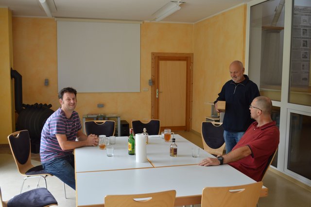 DSC_0067.jpg (447.99 KiB) 7977 mal betrachtet Der Ausklang mit ein paar guten Tropfen aus Gerstenmalz (ungehopft) aus Irland, Schottland und vom Schliersee (und ich Idiot hatte gesagt, daß ich fahre!)