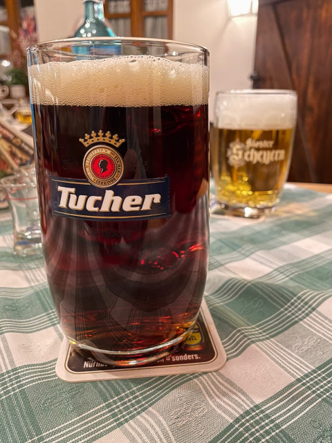 Bild1_Tucher_Dunkel.jpg