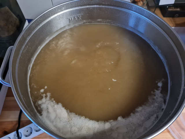 1. Hopfengabe und Kochen