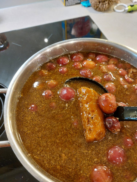Hopfen- bzw. Zucker und Kirschkochen