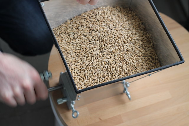 IMG_5258.JPG (3.25 MiB) 3372 mal betrachtet Schroten auf dem Balkon