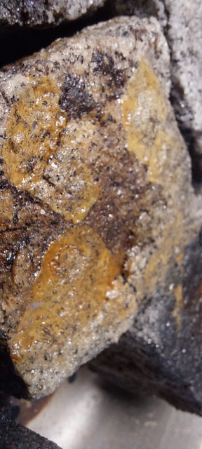 Karamellisierte Granitoberfläche